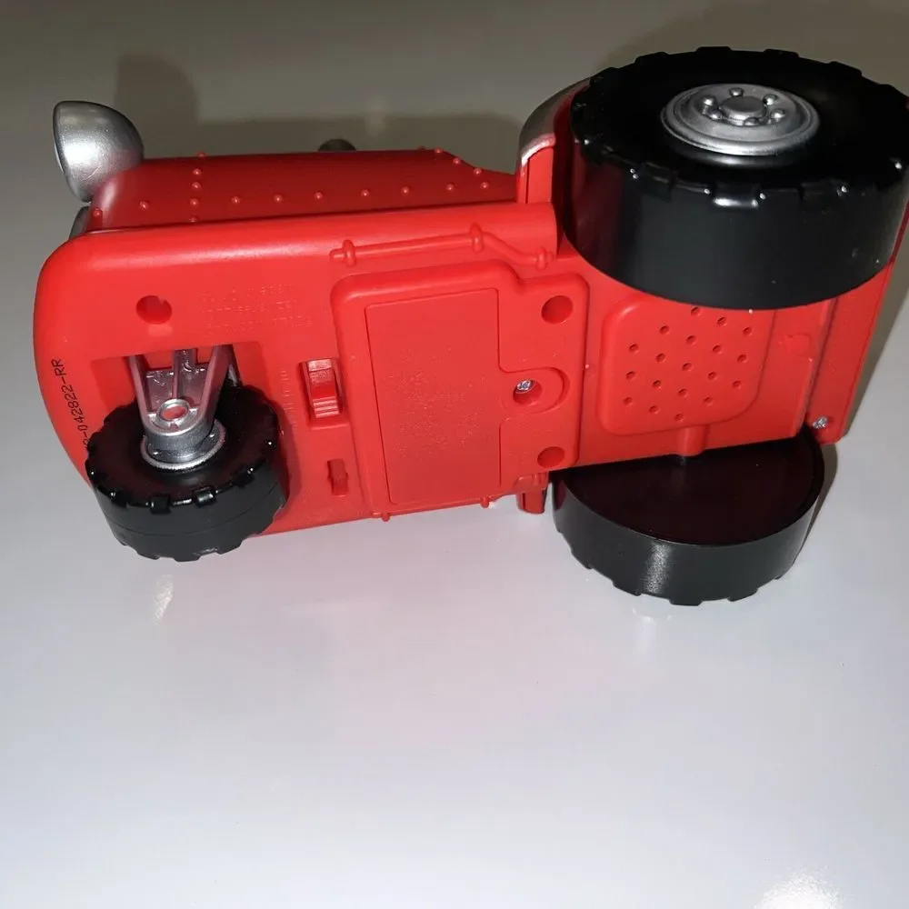 CoComelon Musical Farm Tractor With Animal‎ Sounds Red 7